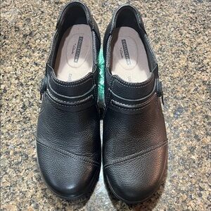 Clarks Women's Black Pebble Leather Loafers